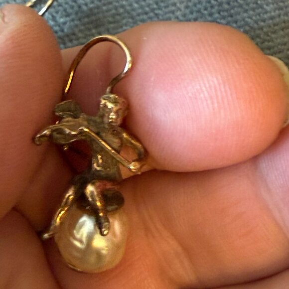 Vintage SS Rose Gold Seated Angel Earring w/ Fresh Water Pearl Italy - Picture 2 of 4